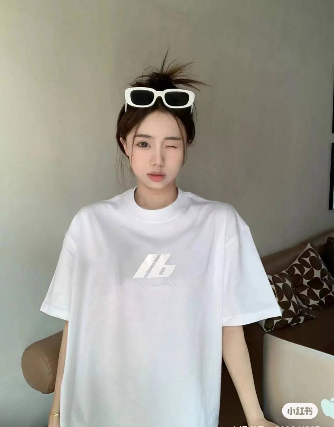 P80✨🔥 BALENCIAGA Paris 3M reflective letter printed short-sleeved T-shirt. Custom-woven and dyed 280g combed cotton heavyweight fabric. Zero color difference in threads. Perfect details. Different from the current currency version. Welcome to compare. Same Style for men and women. Must-sell in the picture above. Color: White Black Size: 1 2 3 4